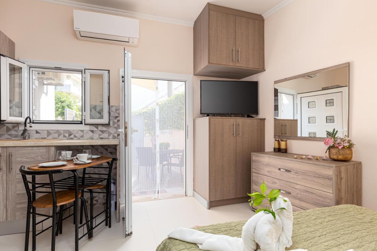 Fouki Apartments Ipsos Beach Екстер'єр фото