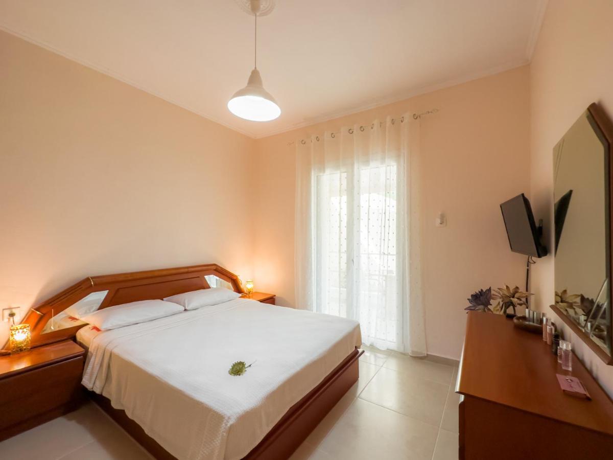 Fouki Apartments Ipsos Beach Екстер'єр фото